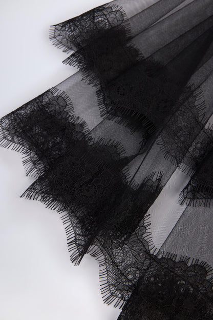 Lace-Trim Veil in Black