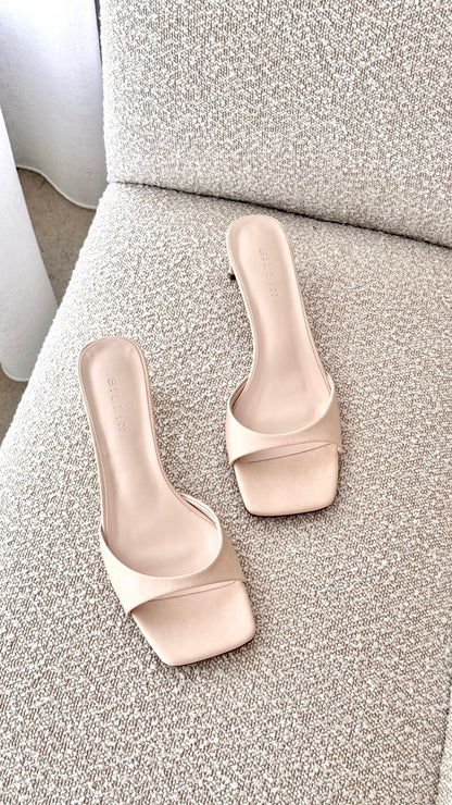 Yadira Heel - Pearl Shine