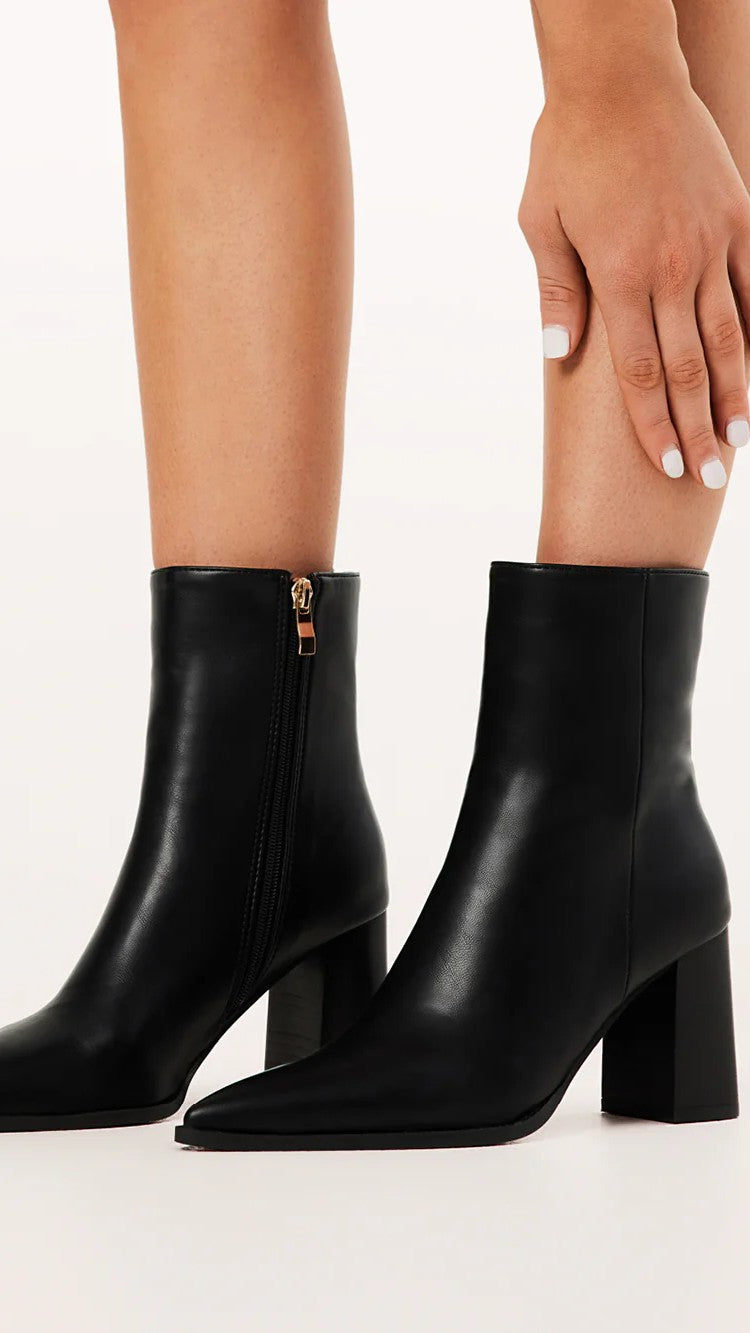 Xavion Boots - Black