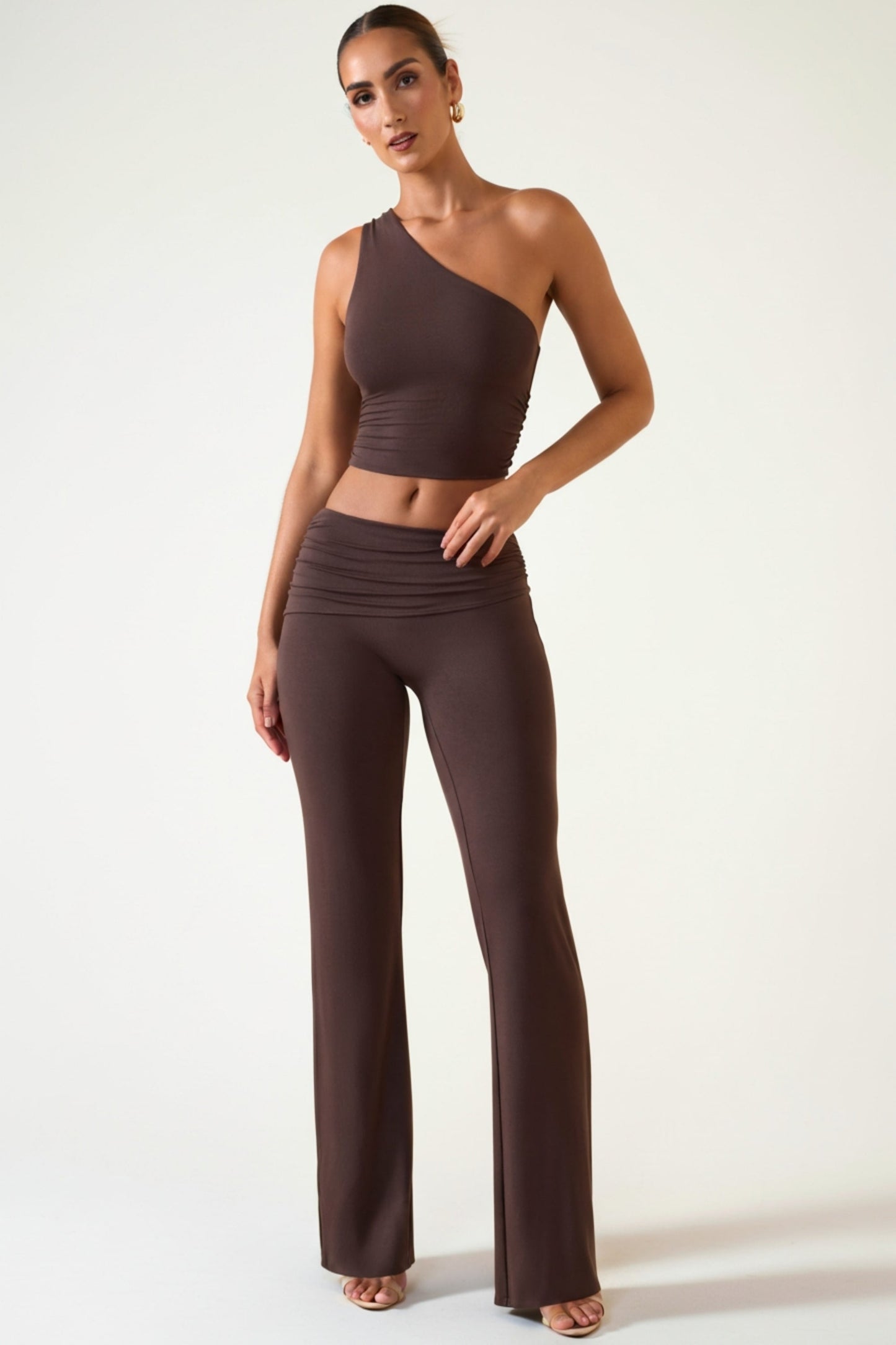 Mid-Rise Straight-Leg Trousers in Chocolate Brown