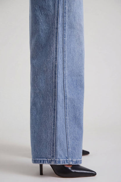 Low-Rise Wide-Leg Jeans in Vintage Wash