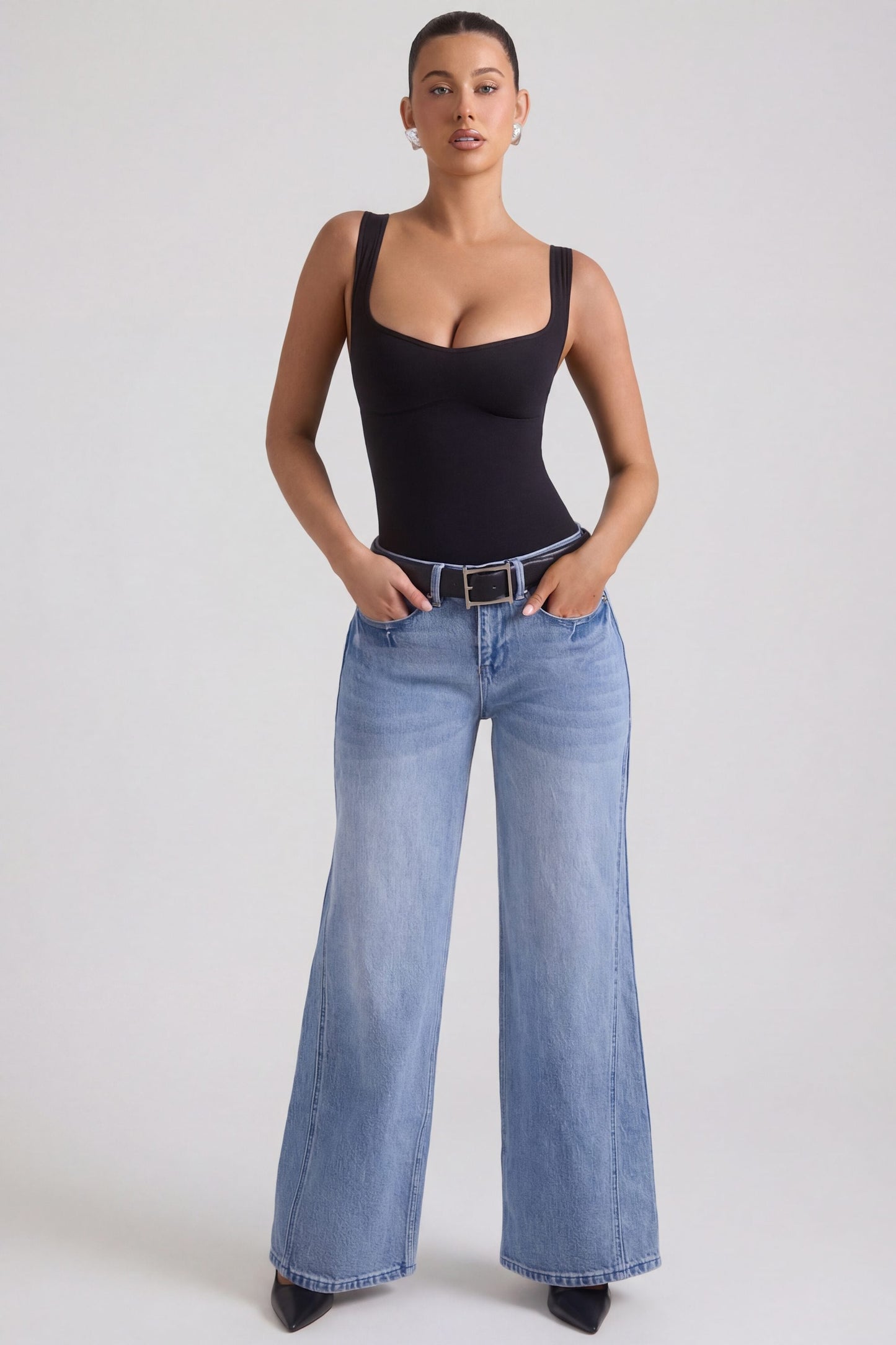 Low-Rise Wide-Leg Jeans in Vintage Wash